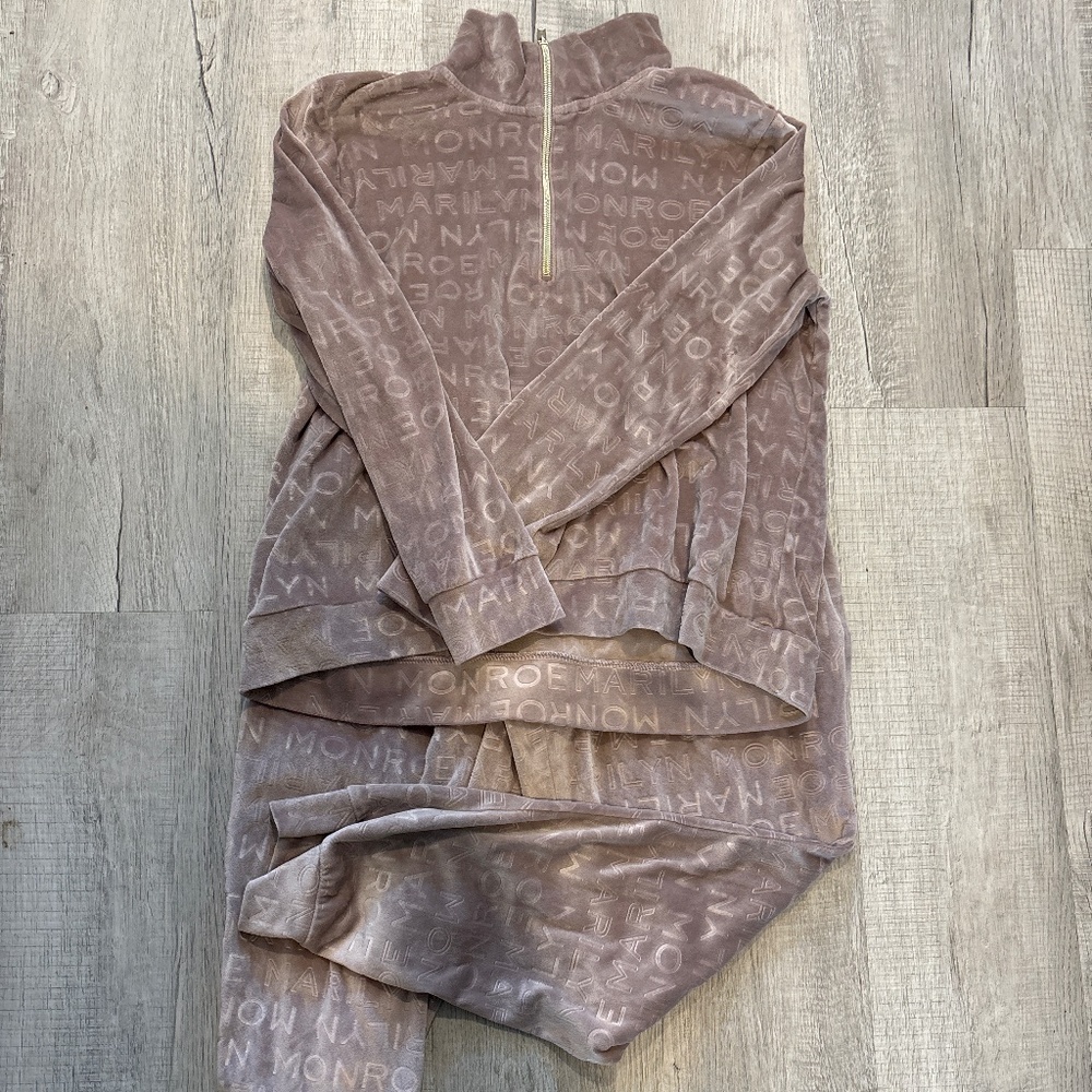 Marilyn Monroe matching sweatsuit
